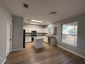 723 Settlement St in Cedar Park, TX - Foto de edificio - Building Photo