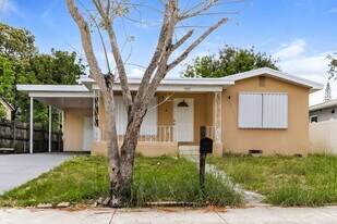 922 N E St, Unit 203 in Lake Worth Beach, FL - Building Photo