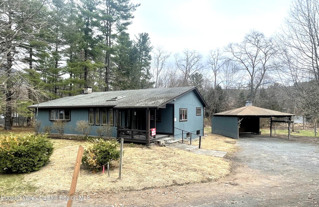 5262 NY-28 in Mount Tremper, NY - Building Photo