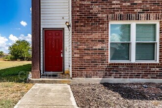1045 Stone Trail in New Braunfels, TX - Building Photo - Building Photo