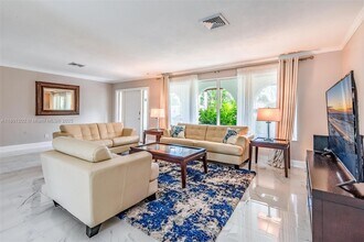 325 Isle of Capri Dr in Fort Lauderdale, FL - Building Photo - Building Photo