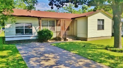 12116 Hoblitzelle Dr in Dallas, TX - Foto de edificio - Building Photo