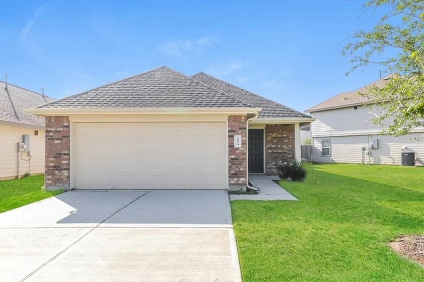 2014 East Chunk Dr in Conroe, TX - Building Photo