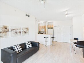 6001 SW 70th St, Unit 455 in South Miami, FL - Building Photo - Building Photo