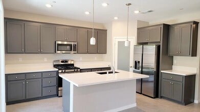 4404 Sierra Pine Way in Rocklin, CA - Foto de edificio - Building Photo