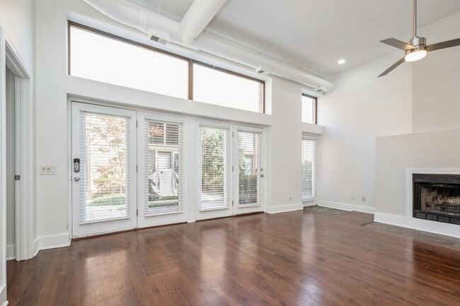 1100 W Cornelia Ave in Chicago, IL - Building Photo - Building Photo