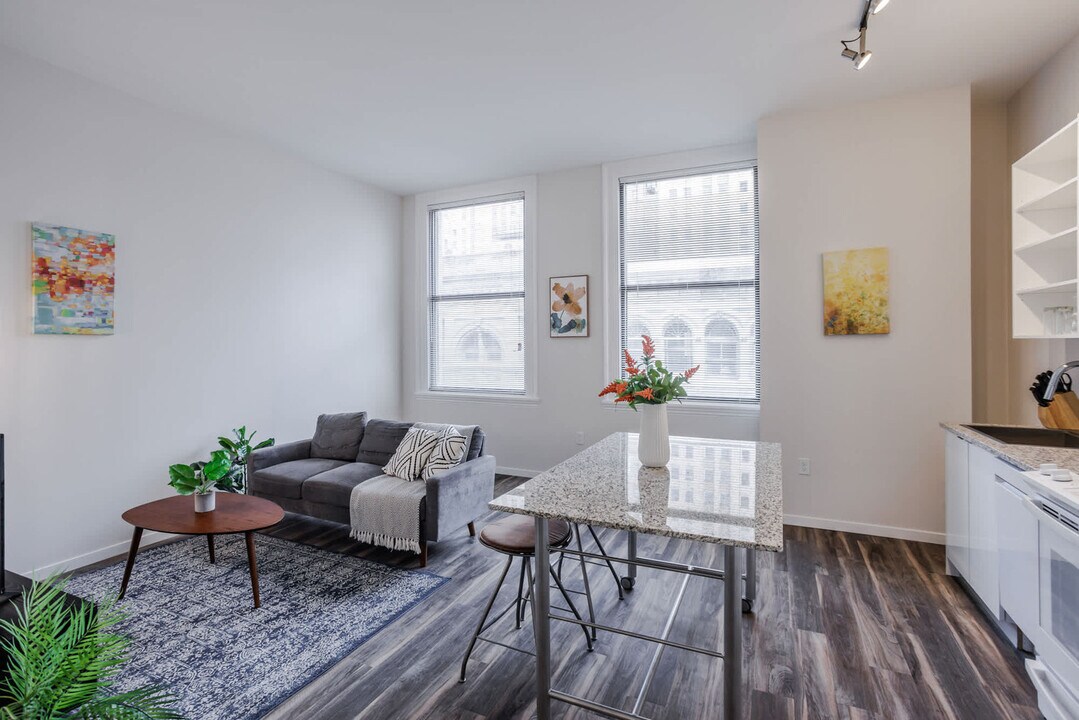 1 W 4th St in Cincinnati, OH - Building Photo