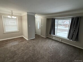 358 W Elza Ave in Hazel Park, MI - Building Photo - Building Photo
