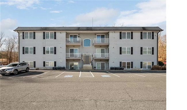 402 New River Rd, Unit 103 in Manville, RI - Foto de edificio - Building Photo