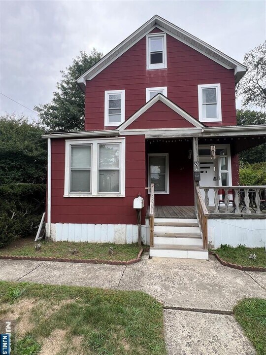 66 Boulevard in New Milford, NJ - Building Photo