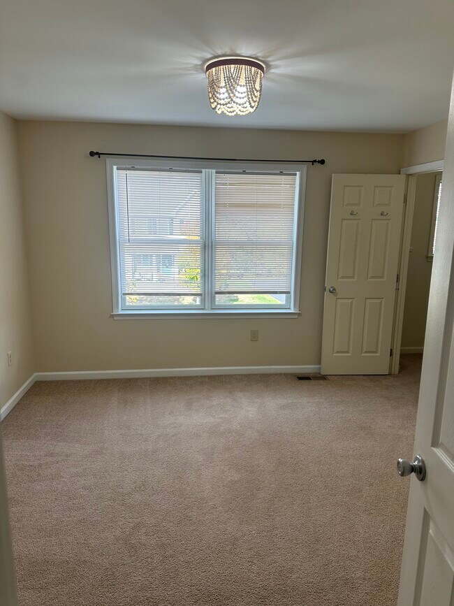 30 Millbrook Court in Easton, PA - Building Photo - Building Photo