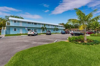 644 SW Cleveland Ave in Stuart, FL - Building Photo - Building Photo