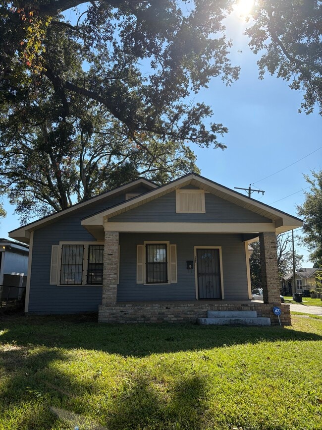 2504 Edgewood Dr in Baton Rouge, LA - Building Photo - Building Photo