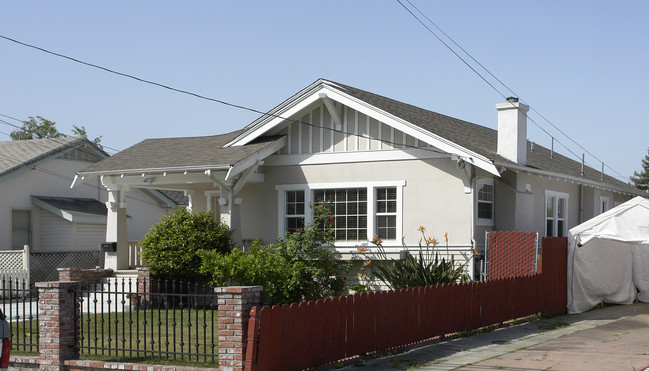 22229-22233 Montgomery St in Hayward, CA - Building Photo - Building Photo