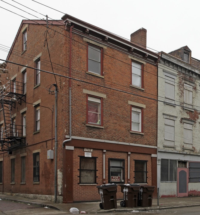 1710 Vine St in Cincinnati, OH - Foto de edificio