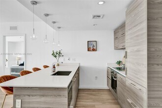 1300 S Miami Ave in Miami, FL - Foto de edificio - Building Photo