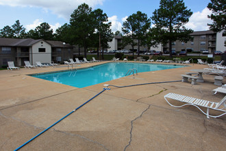 Cypress Creek Apartments in Tuscaloosa, AL - Building Photo - Building Photo