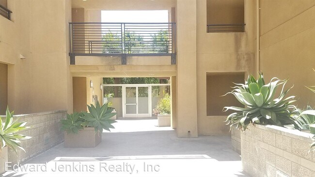 6400 Crescent Park E-Unit -305 in Los Angeles, CA - Building Photo - Building Photo