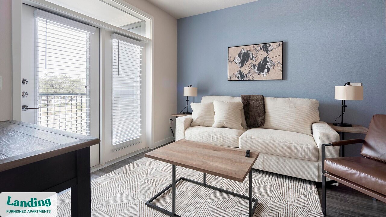 14015 Univ Pass in San Antonio, TX - Building Photo