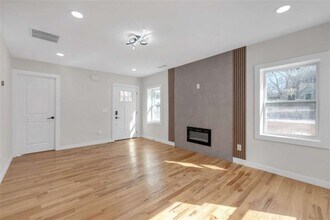 1427 Lorenzo Dr SW in Atlanta, GA - Building Photo - Building Photo