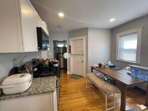 72 Frederick Ave in Medford, MA - Building Photo - Building Photo