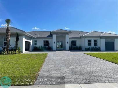 2010 Meadows Dr in Davie, FL - Building Photo