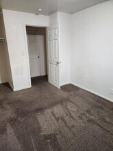 33114 Alaska Ct in Westland, MI - Building Photo - Building Photo