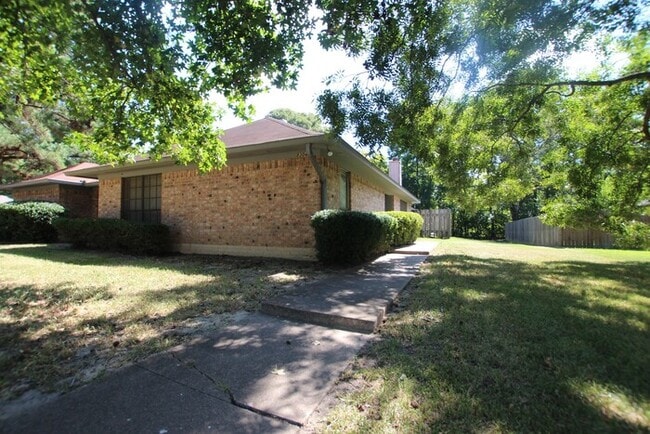 8304 Garrett Dr in Tyler, TX - Building Photo - Building Photo