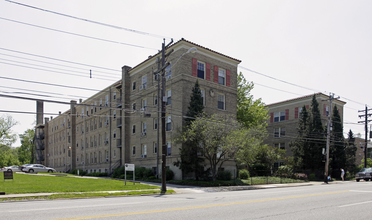 Madison Court in Cincinnati, OH - Building Photo