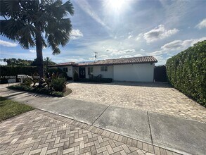 7780 SW 28th St in Miami, FL - Building Photo - Building Photo