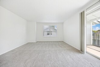 Reflections Hidden Creek Apartments in Keizer, OR - Building Photo - Building Photo