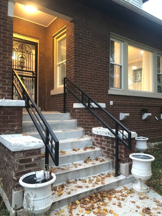 4858 W Concord Pl in Chicago, IL - Building Photo