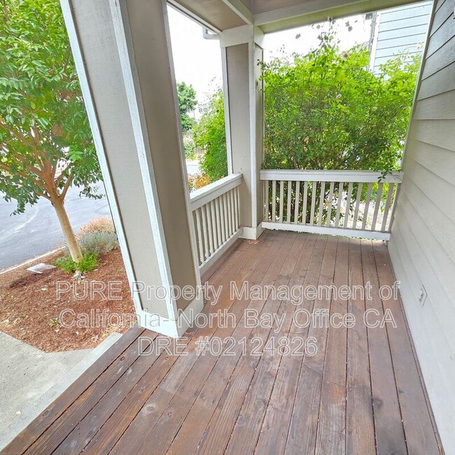 1052 Addison Cir in Petaluma, CA - Building Photo - Building Photo
