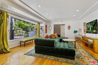 2867 Beachwood Dr in Los Angeles, CA - Building Photo - Building Photo