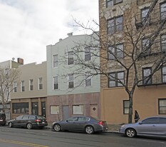 1098 Manhattan Ave in Brooklyn, NY - Building Photo