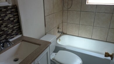 711 Myrtle St in Denton, TX - Building Photo - Building Photo