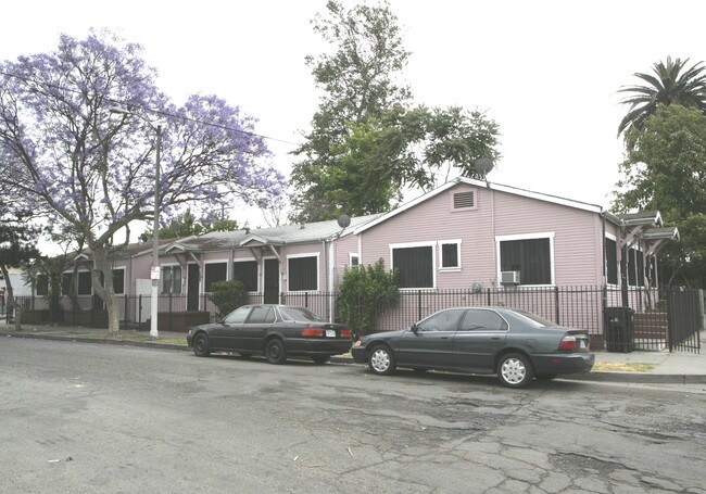 664 W 70th St in Los Angeles, CA - Building Photo - Building Photo