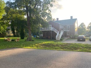 96 Franklin St, Unit 98 in Wrentham, MA - Foto de edificio - Building Photo