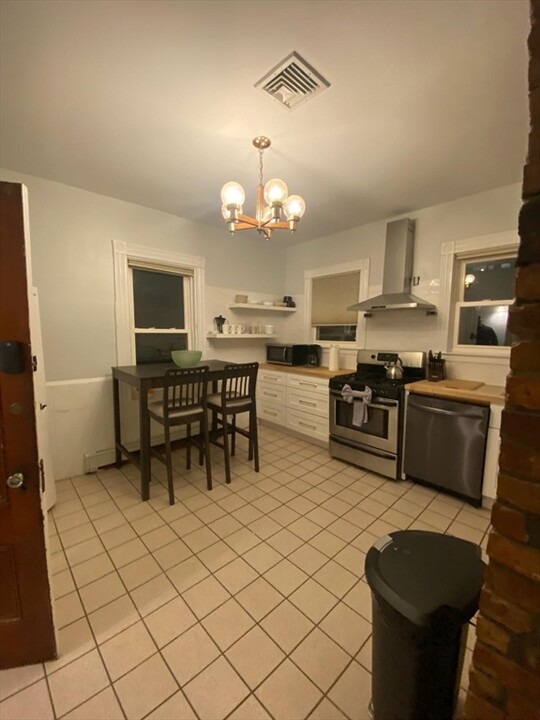 10 Union Ave in Boston, MA - Building Photo