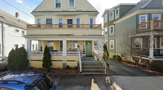 28 Whitman St, Unit 1 in Somerville, MA - Foto de edificio - Building Photo