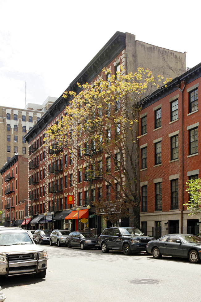 236-244 E 13th St in New York, NY - Foto de edificio - Building Photo