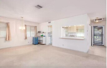 45523 Lostwood Ave in Lancaster, CA - Building Photo - Building Photo