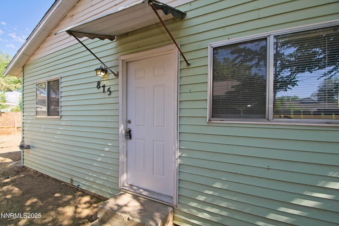 875 G St in Sparks, NV - Building Photo