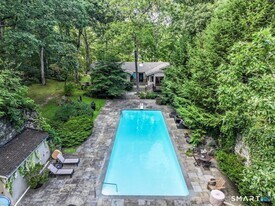 69 Studio Rd in Stamford, CT - Building Photo