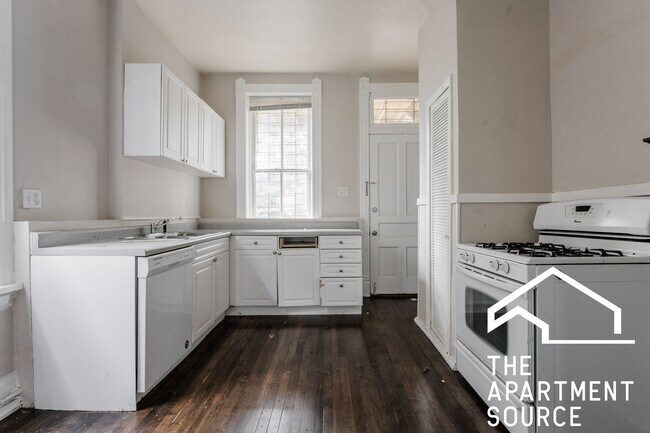 property at 2031 W Moffat St