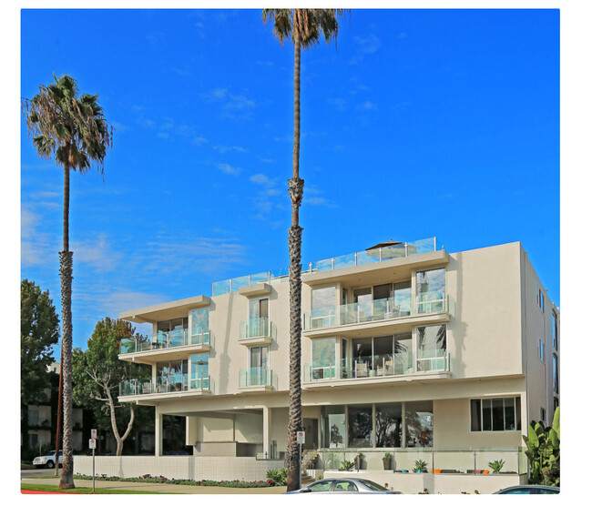 901 Ocean Ave in Santa Monica, CA - Foto de edificio - Building Photo