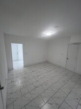 3025 NW 32nd St in Miami, FL - Building Photo - Building Photo