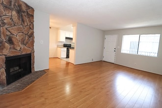 725 E Providencia Ave in Burbank, CA - Building Photo - Building Photo