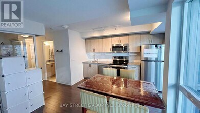 20 Meadowglen Pl in Toronto, ON - Building Photo - Building Photo