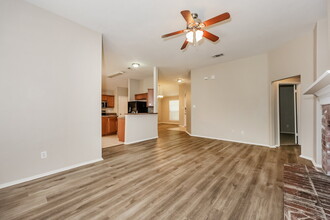 1542 Reynolds St in Lancaster, TX - Building Photo - Building Photo